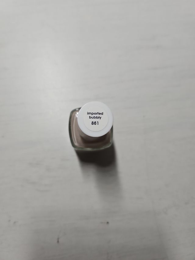 Smalto per unghie beige Essie