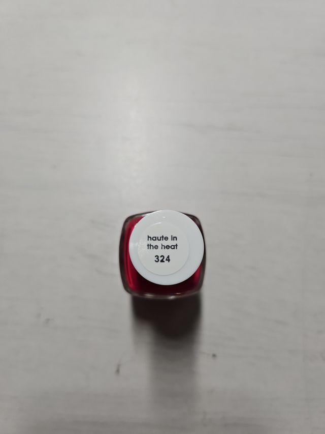 Smalto per unghie rosa Essie