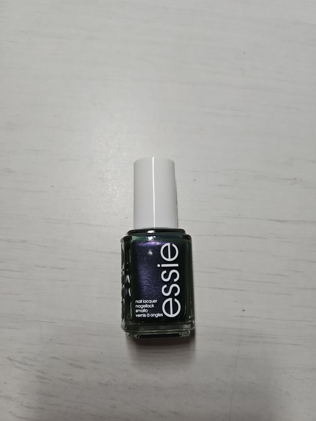 Smalto per unghie iridescente Essie
