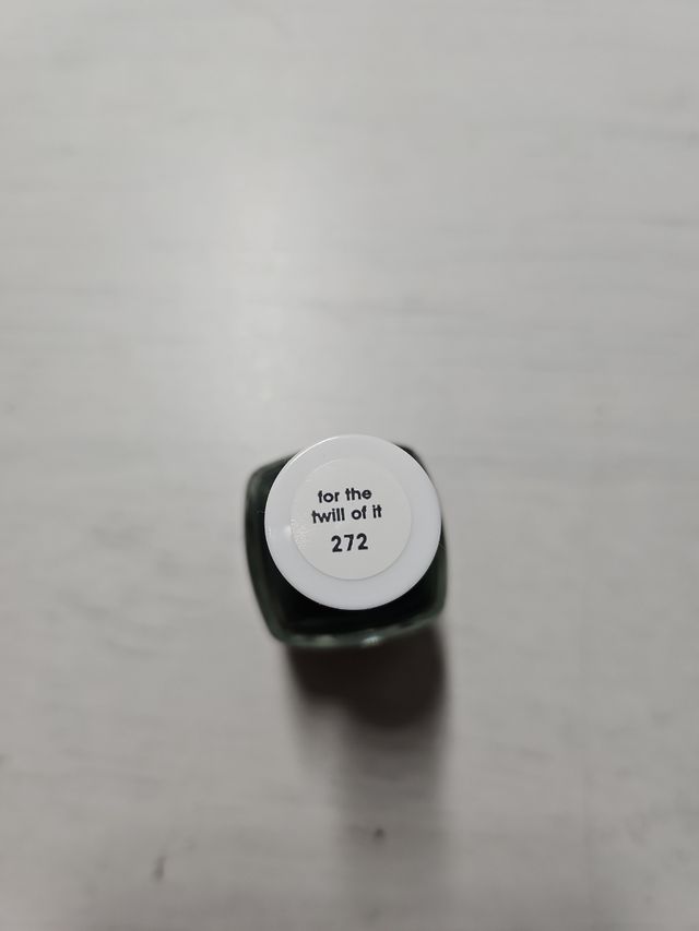 Smalto per unghie iridescente Essie