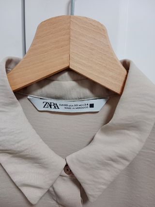 Camisa satinada XS de Zara
