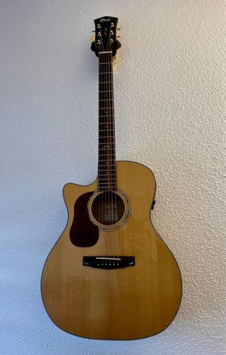 GUITARRA ACÚSTICA CORT PARA ZURDOS