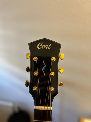 GUITARRA ACÚSTICA CORT PARA ZURDOS