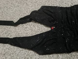 Vestido negro volantes elegante