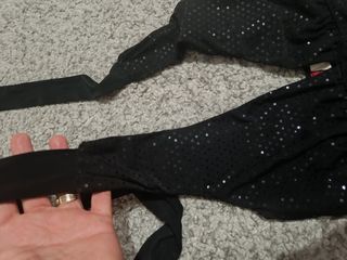 Vestido negro volantes elegante