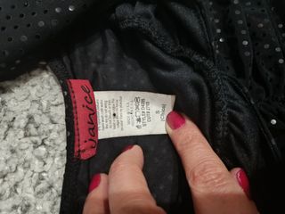 Vestido negro volantes elegante