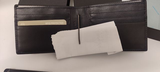 Portafoglio in pelle blu  Piquadro