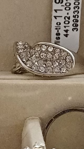 ANILLO CON DIAMANTES SINTÉTICOS 