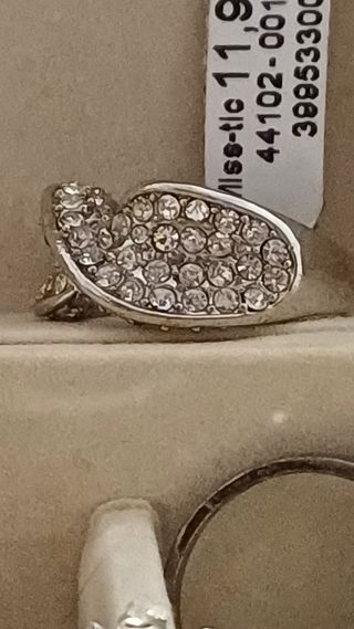 ANILLO CON DIAMANTES SINTÉTICOS 