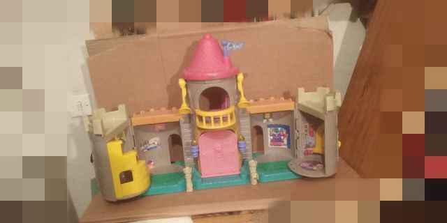 Castillo Little people