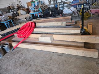 Vigas de madera de varias medidas. 
Lote enteo 600