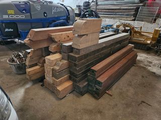 Vigas de madera de varias medidas. 
Lote enteo 600