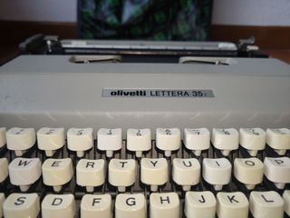 Máquina de escribir Olivetti Lettera 35i