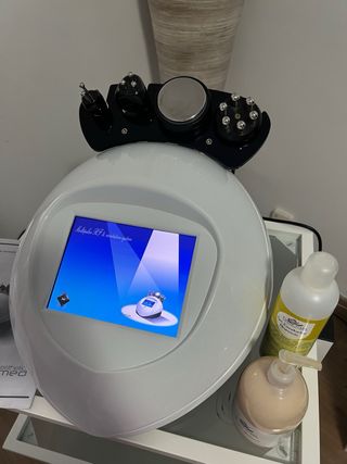 Aparato de cabitación y radiofrecuencia