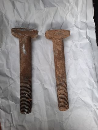 Tornillos vías de tren