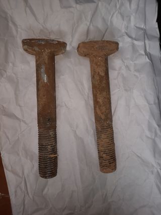 Tornillos vías de tren