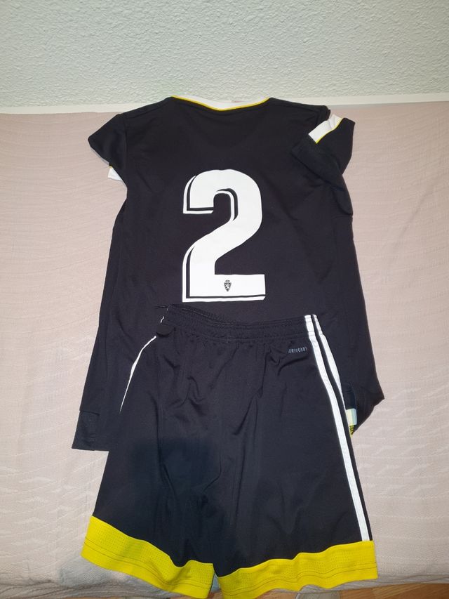 Equipacion adidas original avispa niñ@ Real Zarago