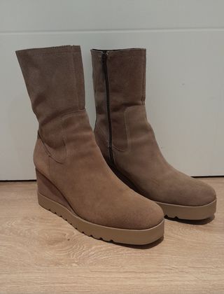 Botas cuña piel vuelta/ante Viguera