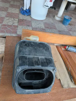 Se vende solo baúl para moto ,con dos llaves,faro