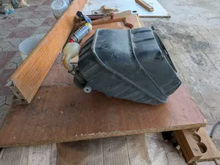 Se vende solo baúl para moto ,con dos llaves,faro