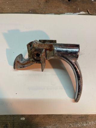 Cerradura porton trasero Seat 600.