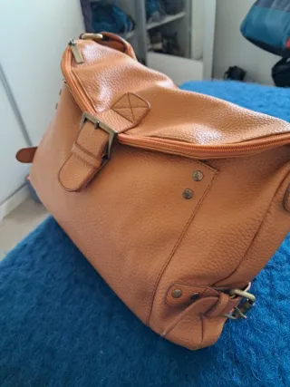 Bolso nuevo, color camel, piel, Opera Prima
