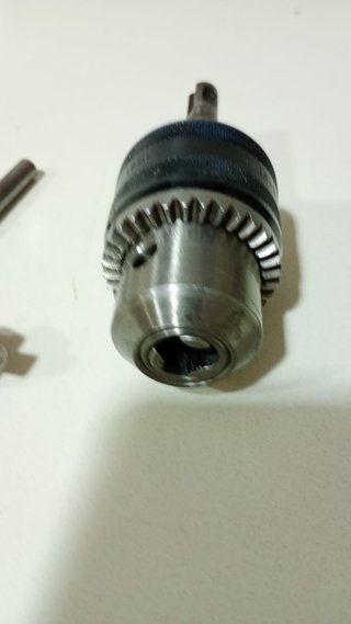 Portabrocas Bosch, con llave de 13