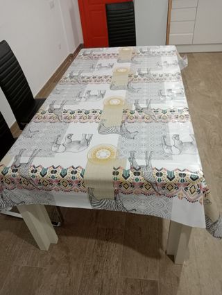 Mesa con 4 sillas 