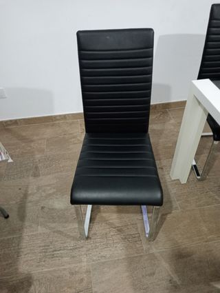 Mesa con 4 sillas 