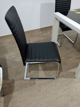 Mesa con 4 sillas 
