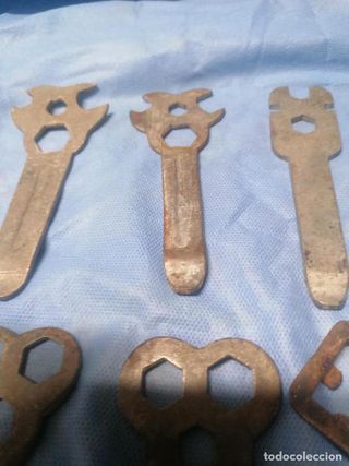 LOTE DE DESMONTADORES Y LLAVES ANTIGUOS BICICLETA