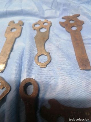 LOTE DE DESMONTADORES Y LLAVES ANTIGUOS BICICLETA