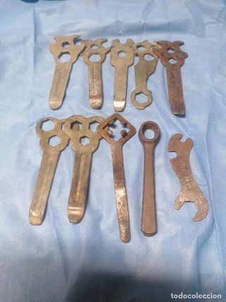 LOTE DE DESMONTADORES Y LLAVES ANTIGUOS BICICLETA