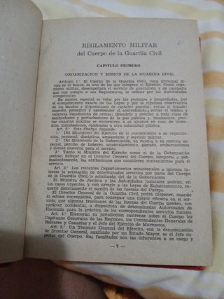 Libro militar antiguo
