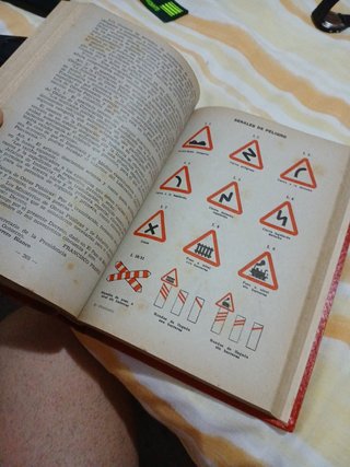 Libro militar antiguo
