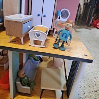 Casita de muñecas de madera artesanía