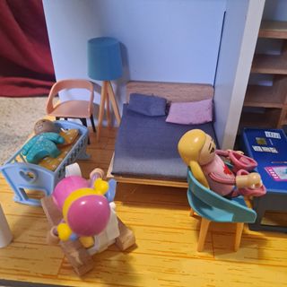 Casita de muñecas de madera artesanía