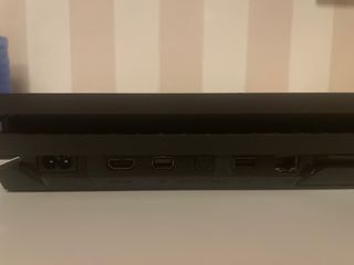 Ps4 Pro con lector solo el mando rojo y 10 juegos