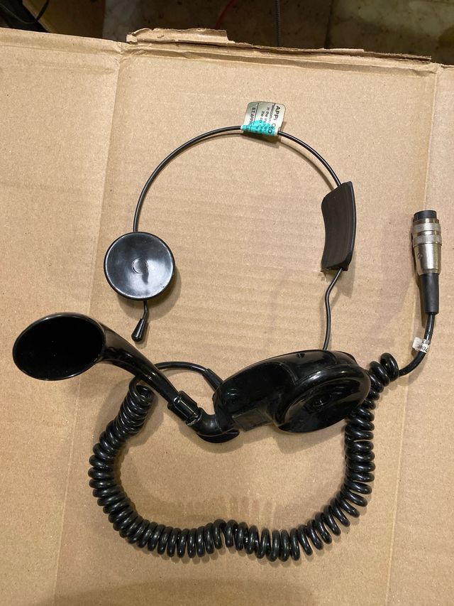 Dos auriculares de telefono vintage
