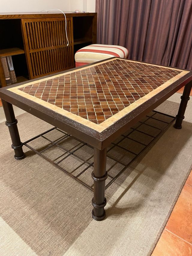 Mesa pequeña de forja