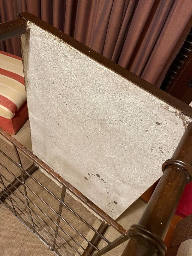 Mesa pequeña de forja