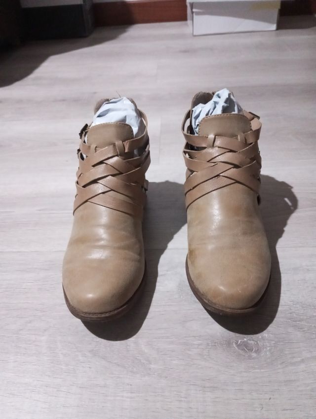 LOTE DE BOTINES T 39 Y DEPORTIVAS T38