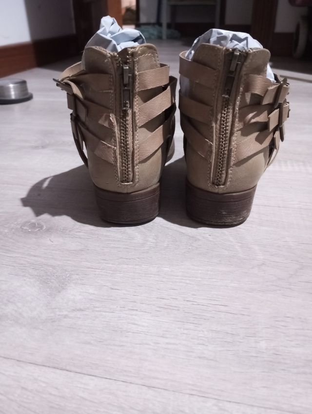 LOTE DE BOTINES T 39 Y DEPORTIVAS T38