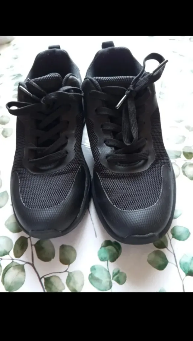 LOTE DE BOTINES T 39 Y DEPORTIVAS T38