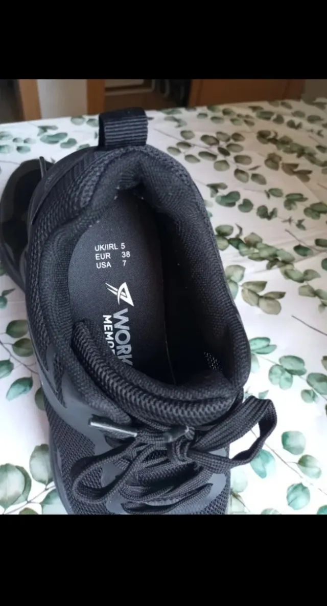 LOTE DE BOTINES T 39 Y DEPORTIVAS T38