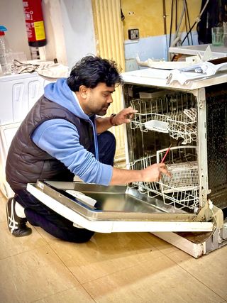 TÉCNICO DE NEVERA Y LAVADORA