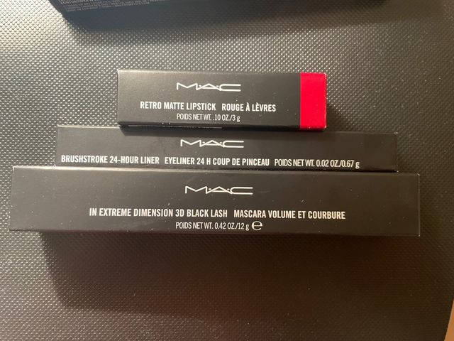 Rimel, eyeliner y pintalabios MAC sin estrenar