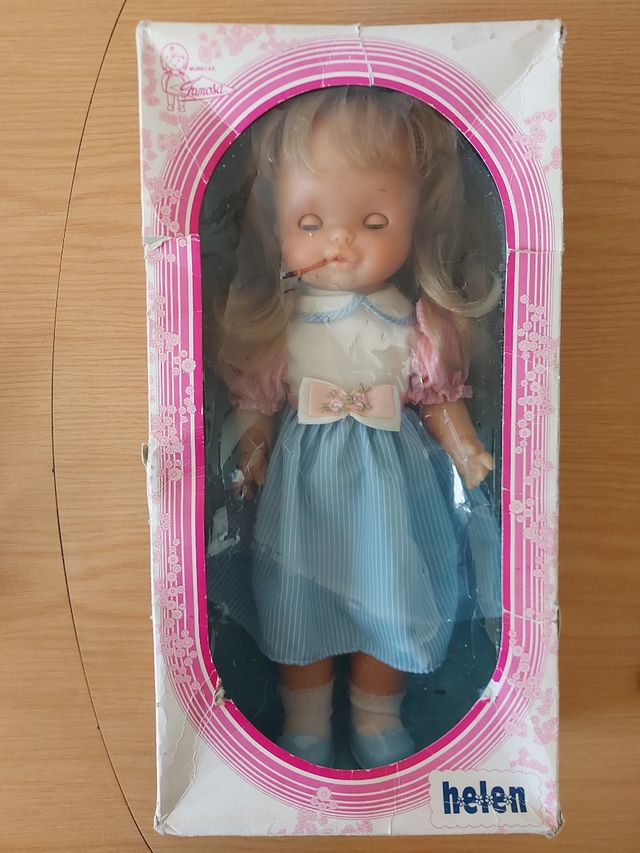 Muñeca Helen de Famosaa