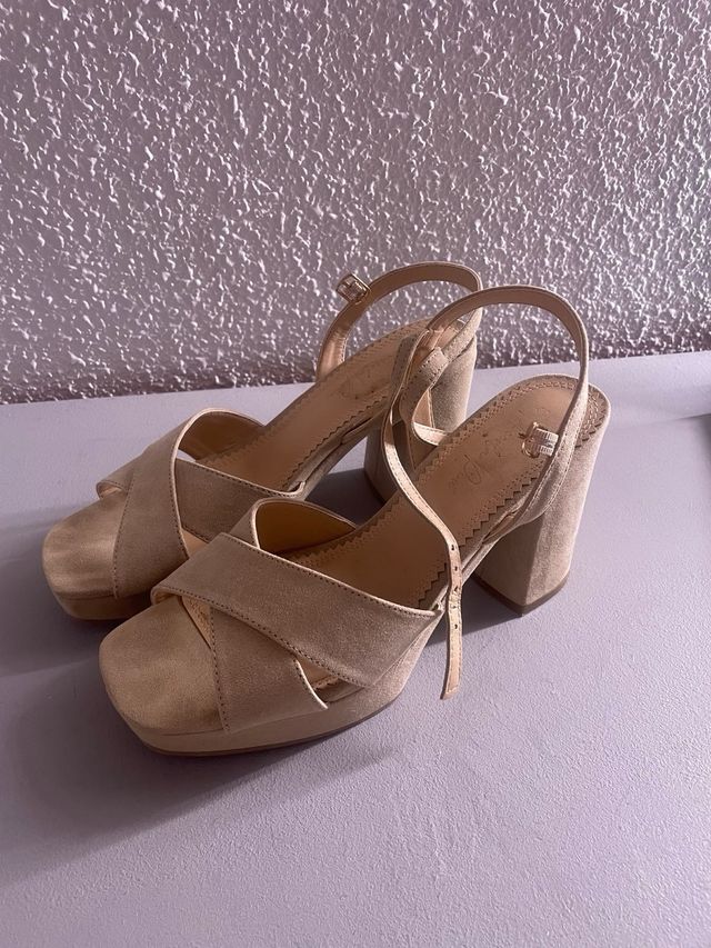 Tacones beige