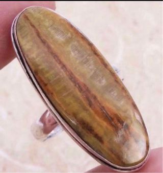 Precioso y gran anillo de Jaspe baño plata
